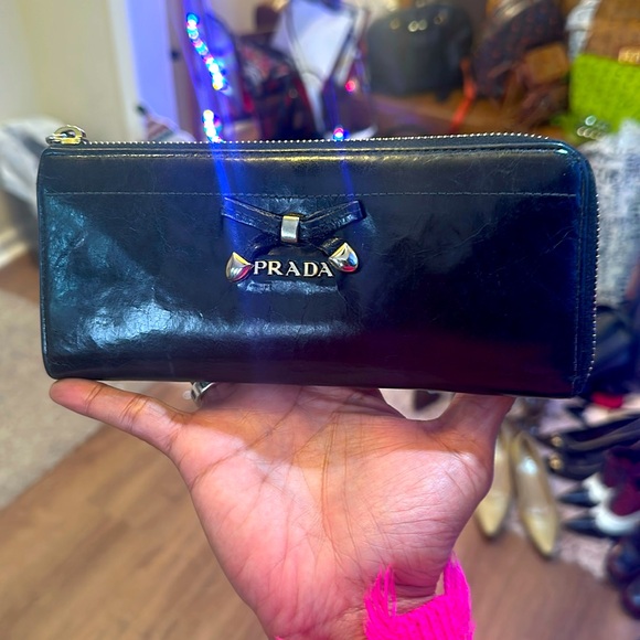 Prada wallet - Picture 1 of 7